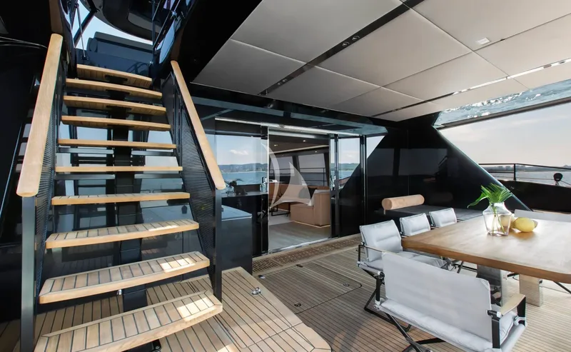 GRAYONE, on deck 6