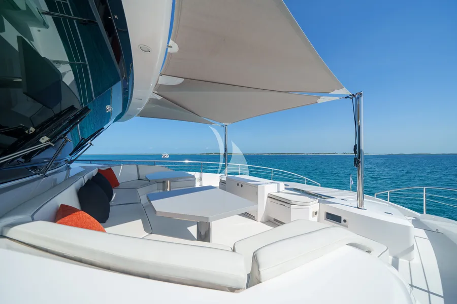 LOUDER, photos 4