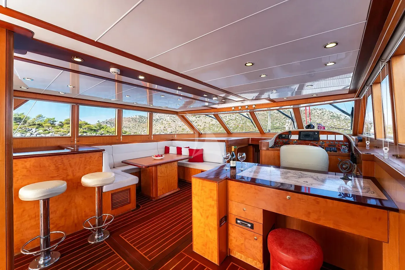 SERENITY 86, inside 1