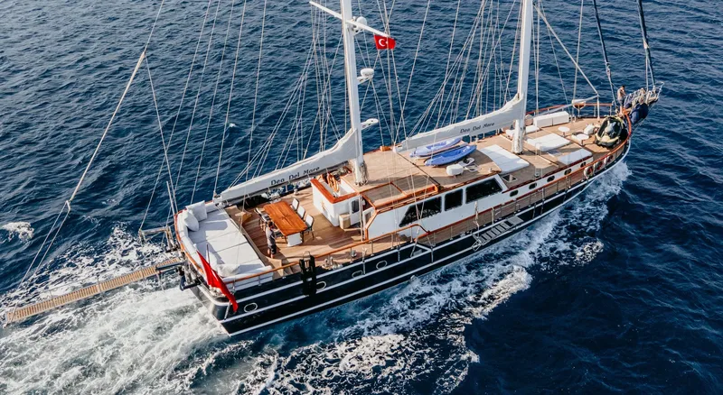 DEA DEL MARE, on deck 3