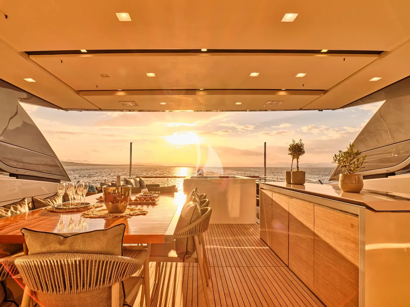 GOLDEN YACHT, more 2