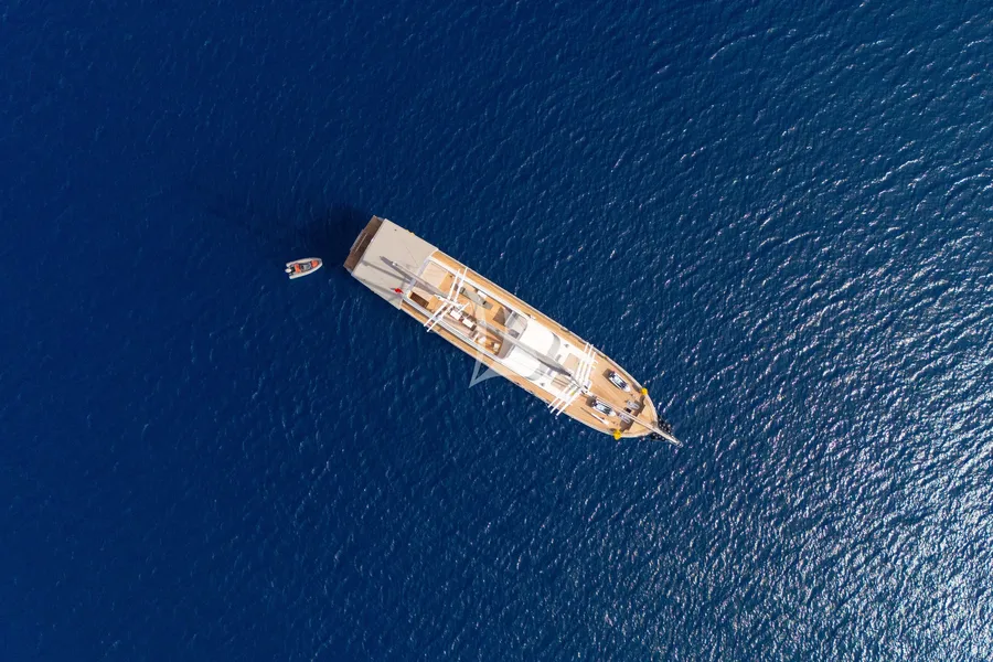 KING OF THE SEA, photos 1