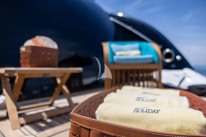 HOLIDAY, on deck 5