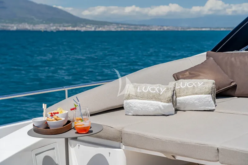LUCKY, on deck 4