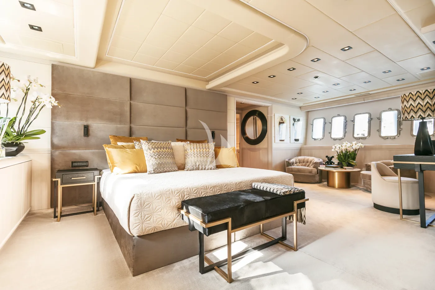 MRS GREY, cabins 1