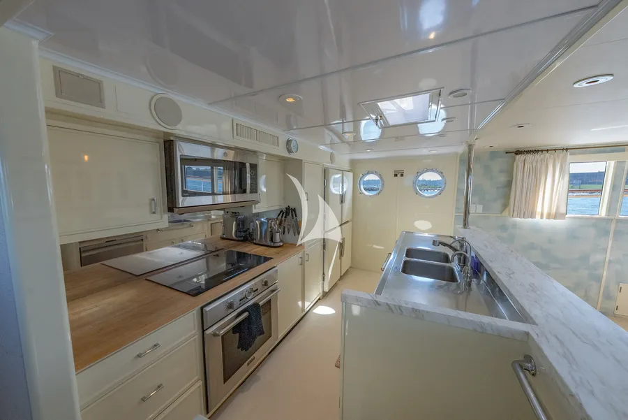 SOVEREIGN, photos 6