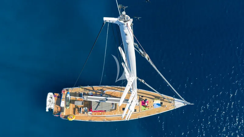BELLKARA, on deck 6