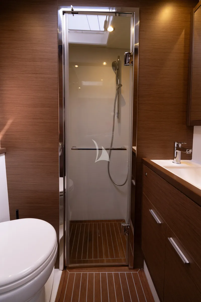 VALIUM 62, cabins 6