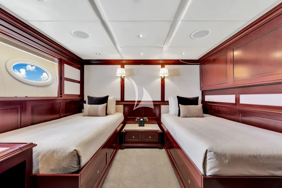 SWEET CAROLINE II, photos 1