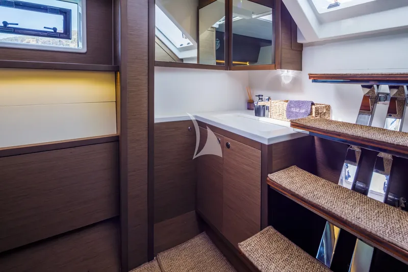 ELVIRA 52, cabins 6