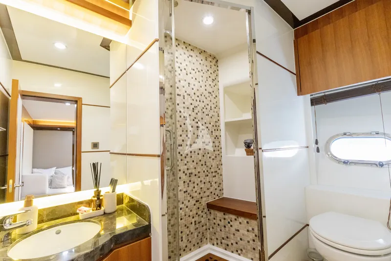 CALIENTE, cabins 3
