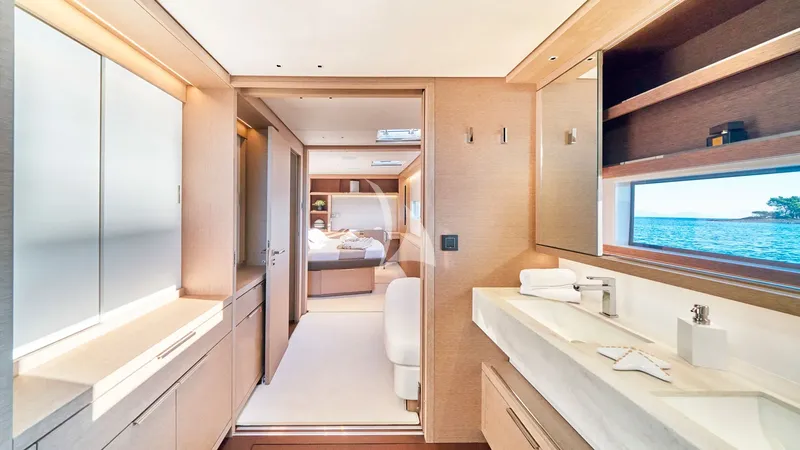 AMADA MIA, cabins 3