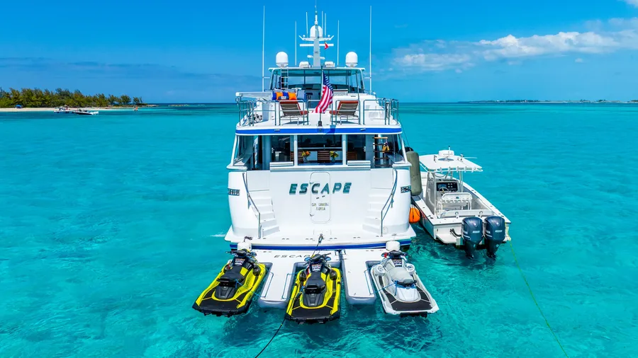 ESCAPE, photos 3