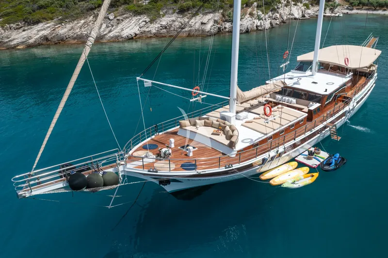 KADENA, on deck 2