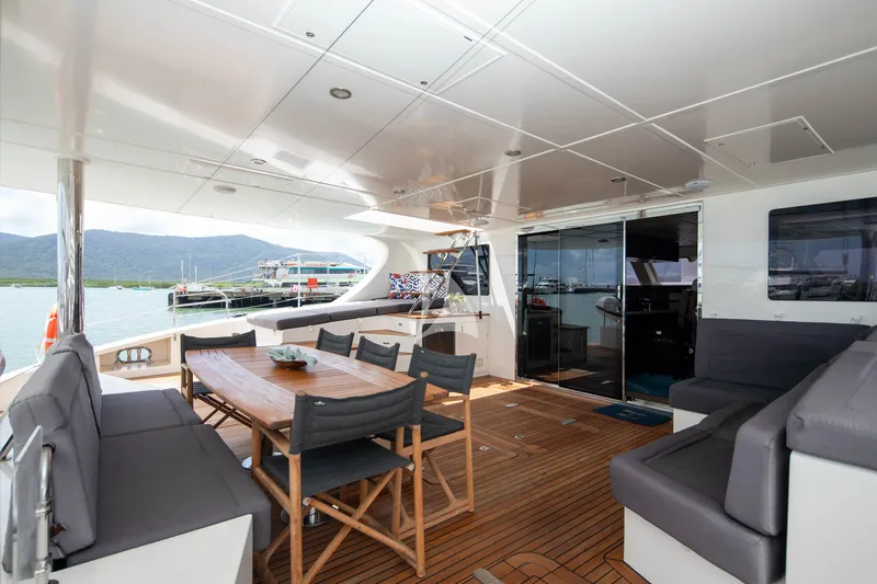 S/Y FENG, inside 5