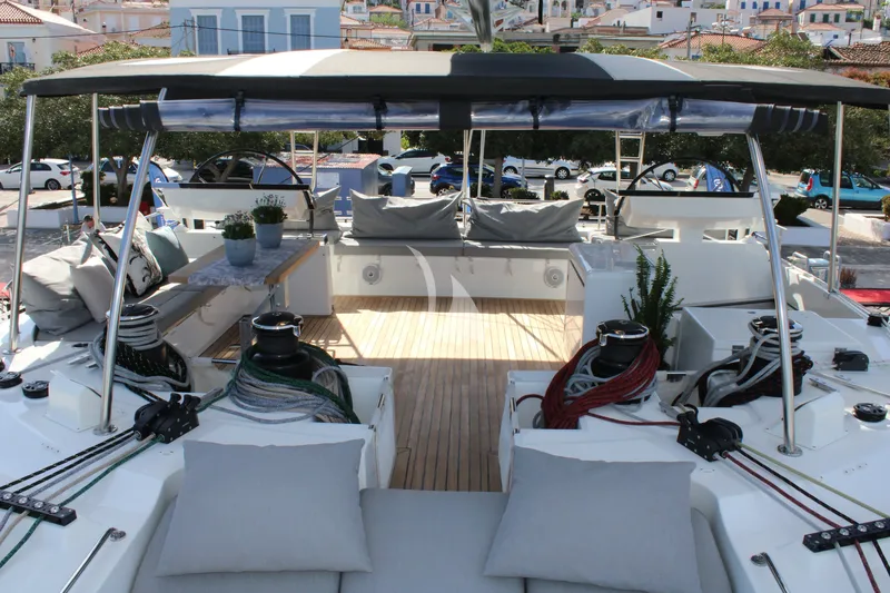 ATLANTIS, on deck 6