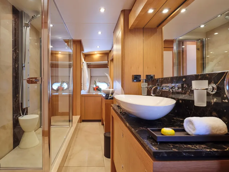 MAKANI II, cabins 4