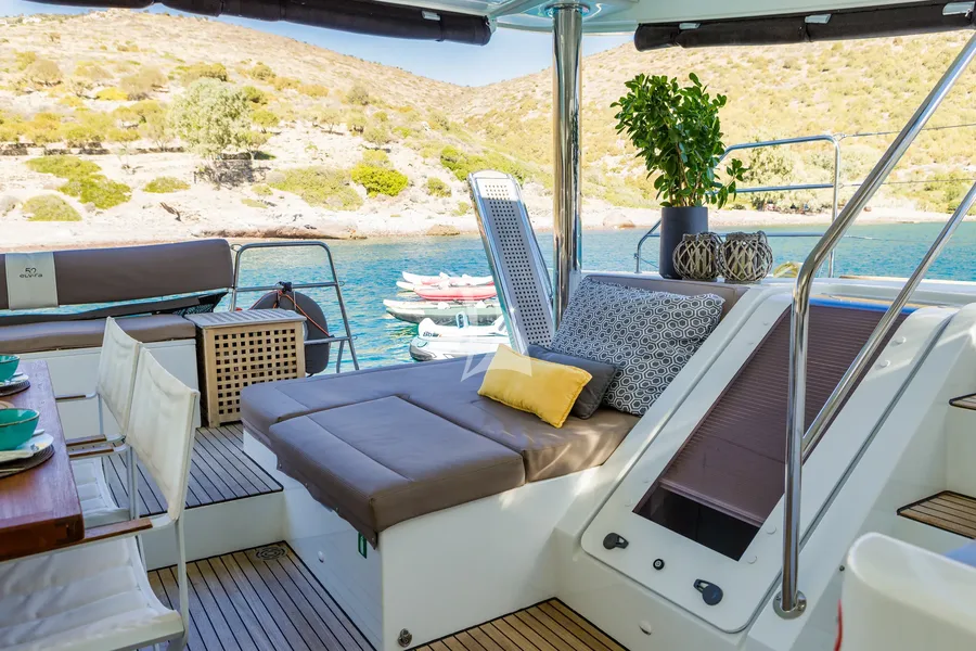 ELVIRA 52, photos 1