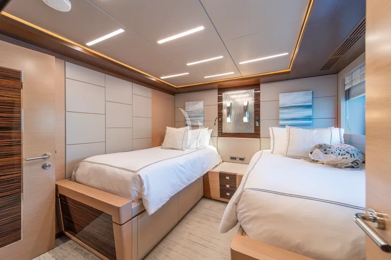VOYAGER, cabins 5