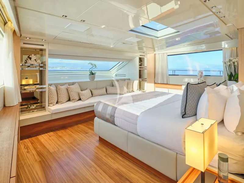 GOLDEN YACHT, cabins 4
