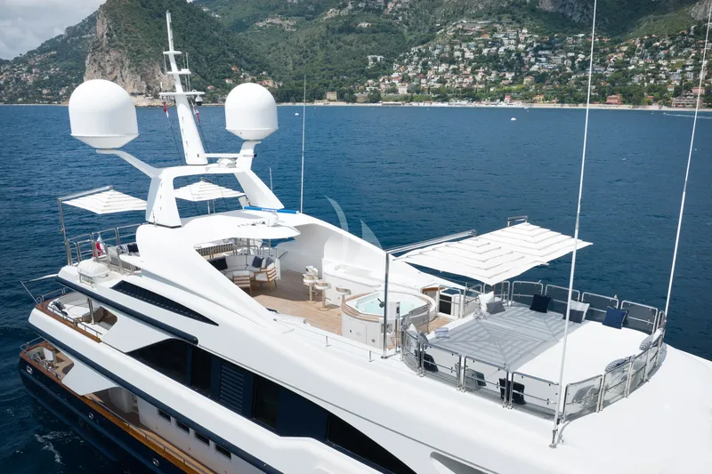 COME PRIMA, on deck 5