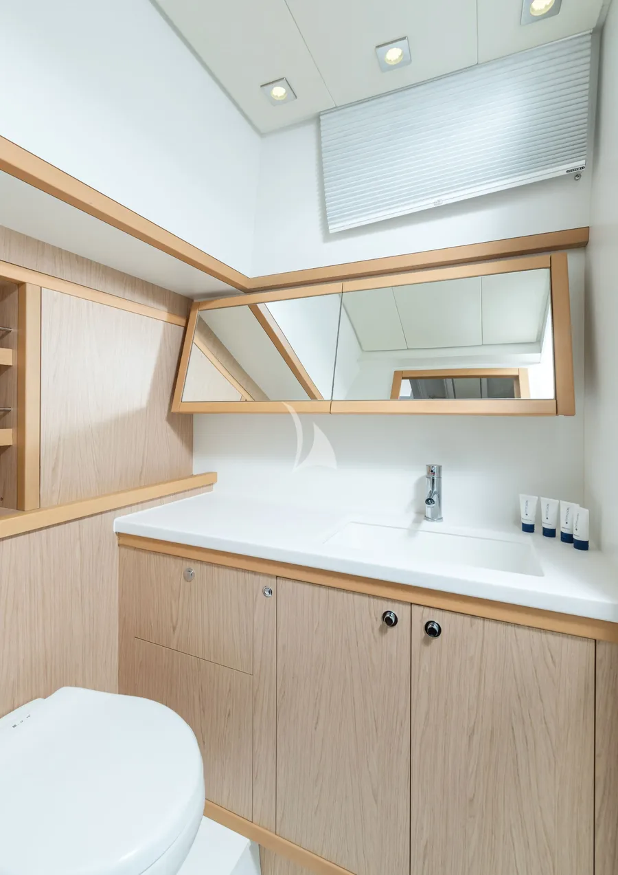 QUEEN OF DIAMONDS, cabins 4
