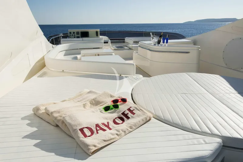 DAY OFF, on deck 5