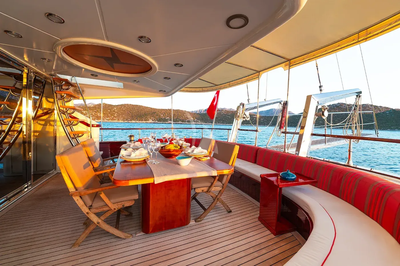 SERENITY 86, inside 1