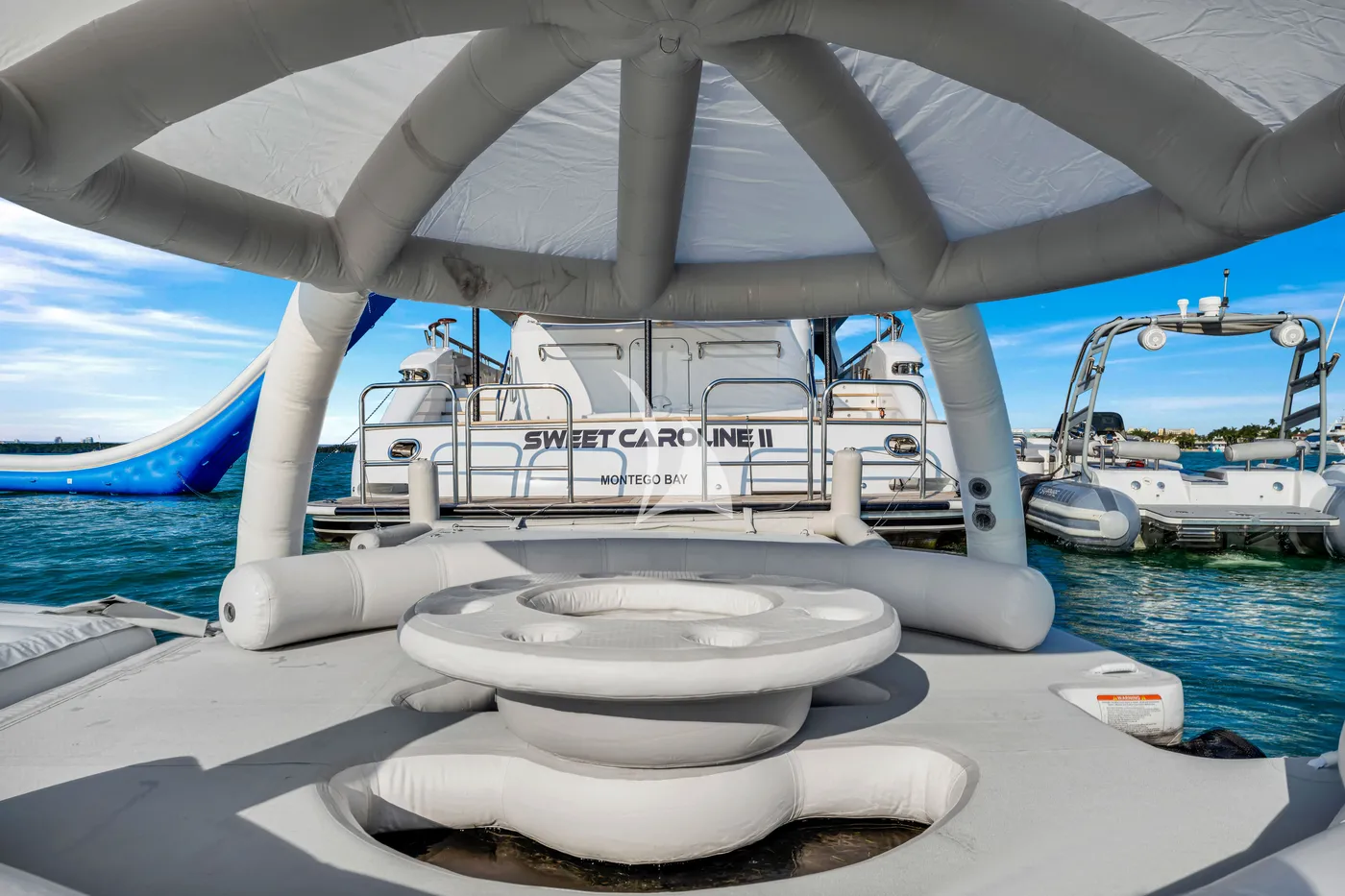SWEET CAROLINE II, photos 1
