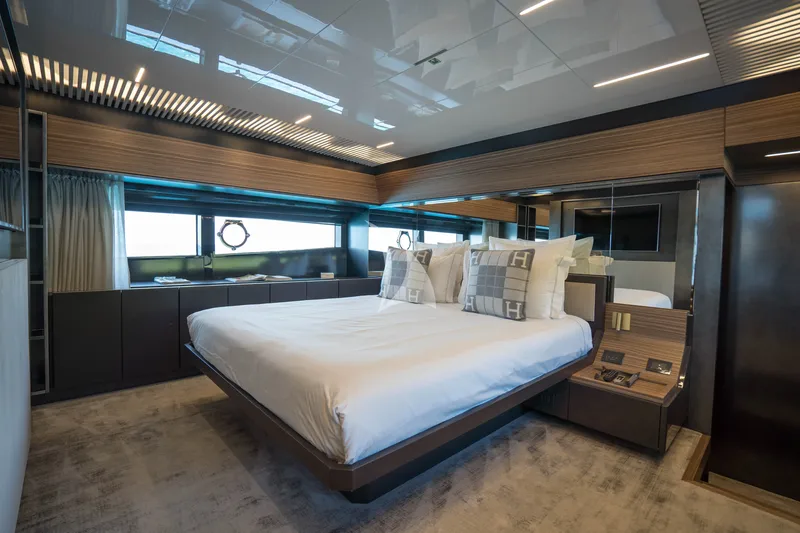 DADDY'S DREAM 2, cabins 3
