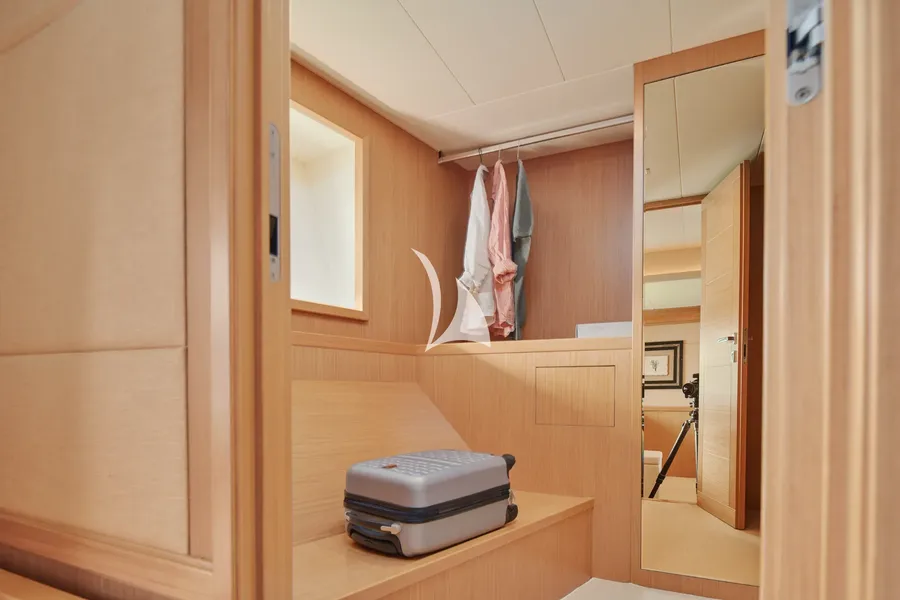 FERRETTI, photos 6