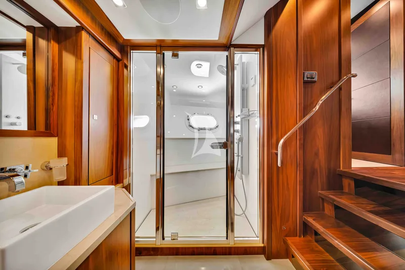 NATURAL 9, cabins 6