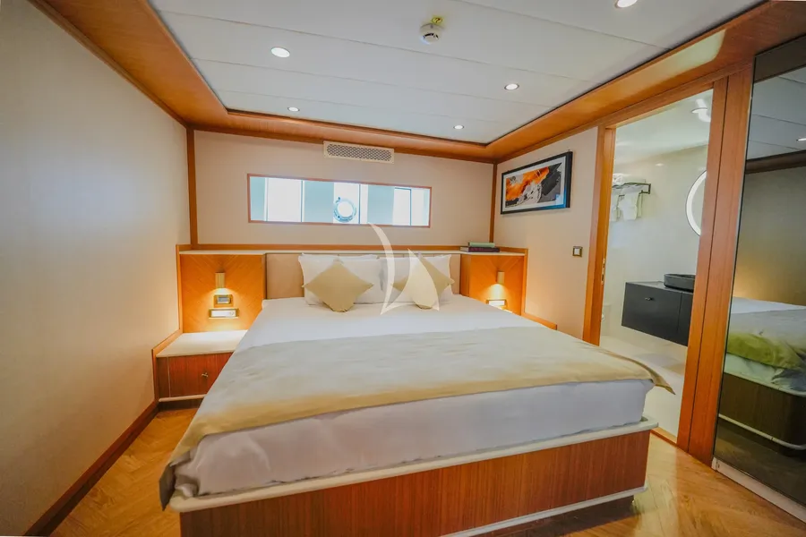 KING OF THE SEA, photos 2