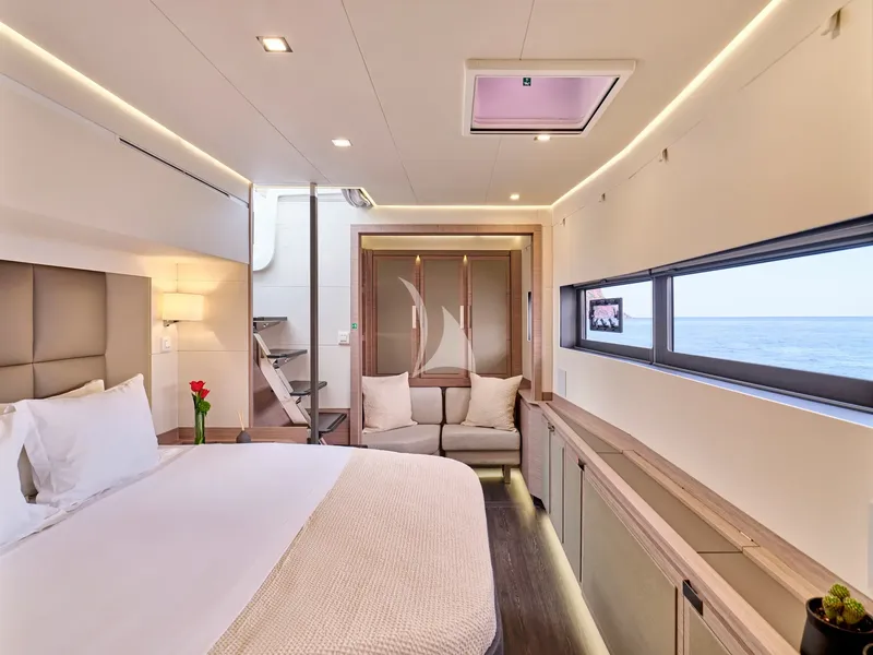 STEPHANIE, cabins 3