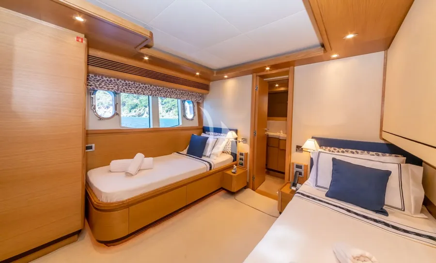 FUNDA D, cabins 5