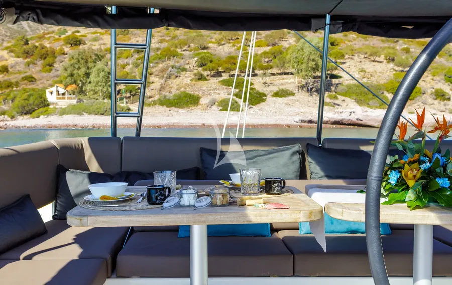 ELVIRA 52, photos 1