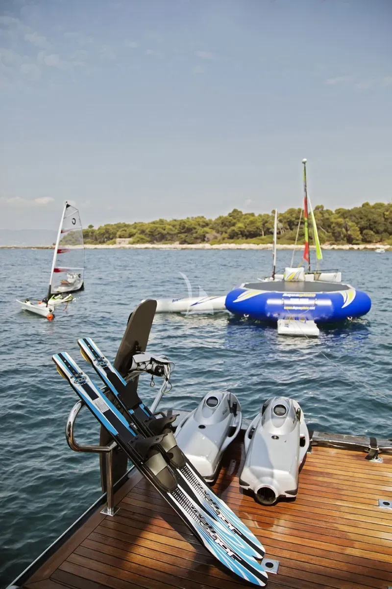 PARSIFAL III, watertoys 1