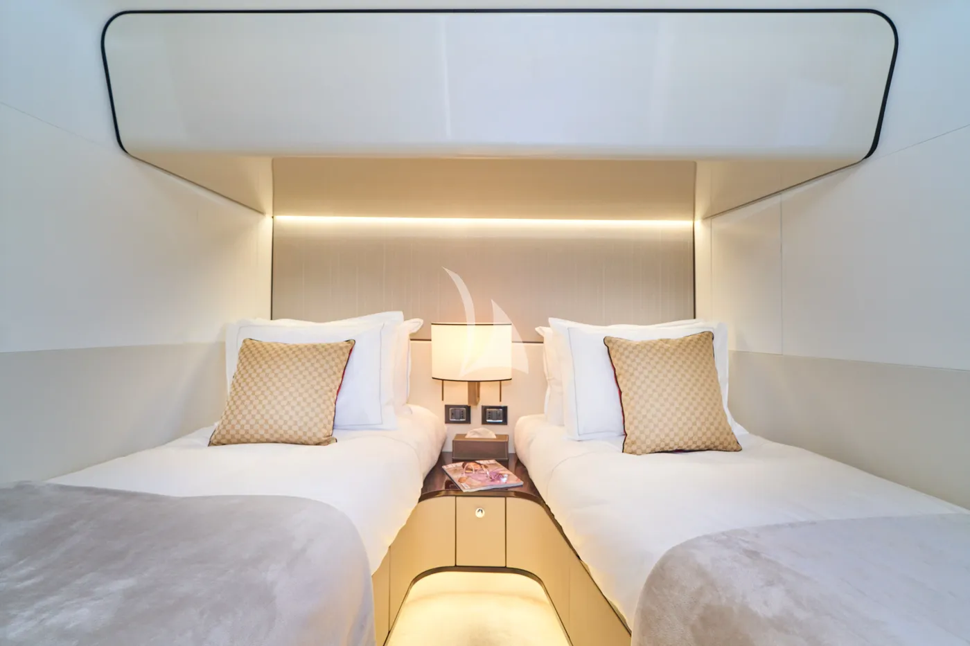 ALUMINIA TOO, cabins 2