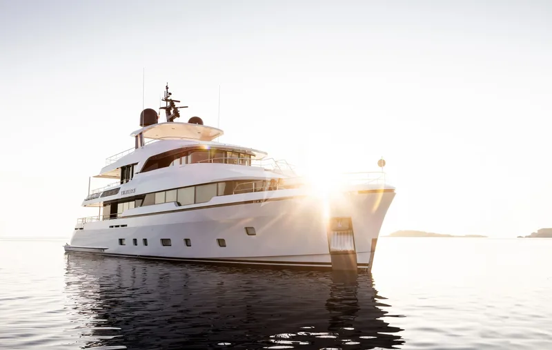 LUMIERE, on deck 3