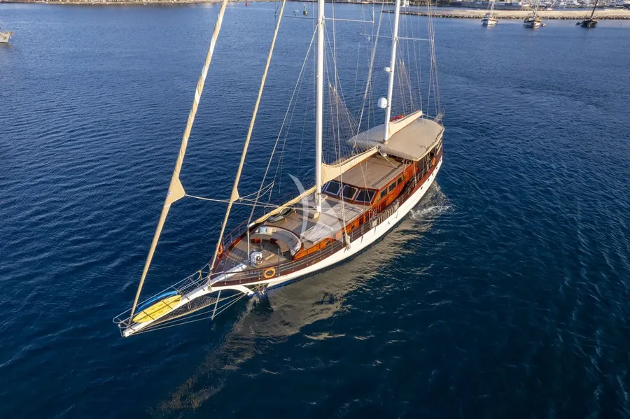 ARABELLA, on deck 2