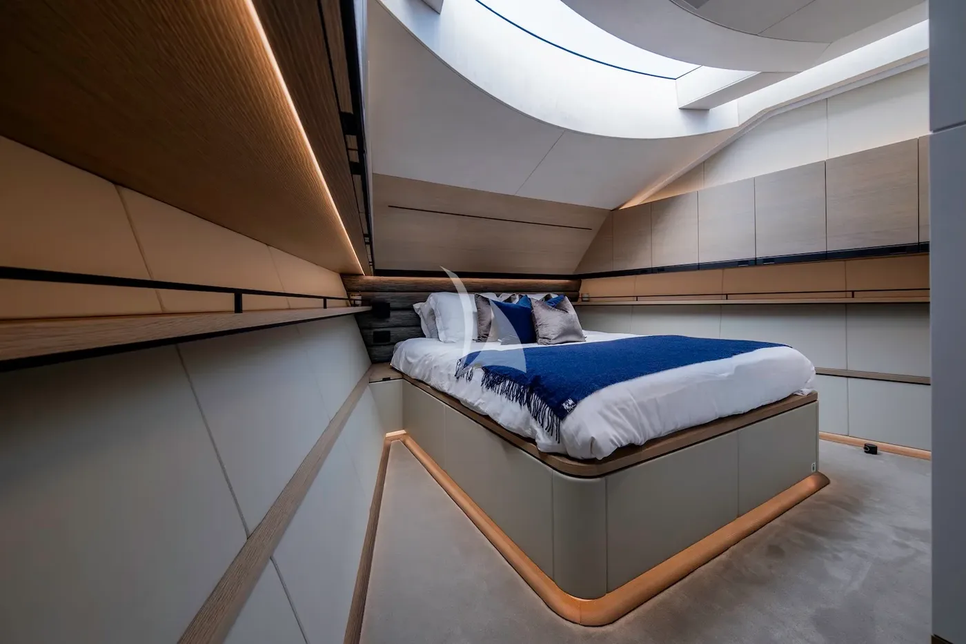 DOUBLE U, cabins 1