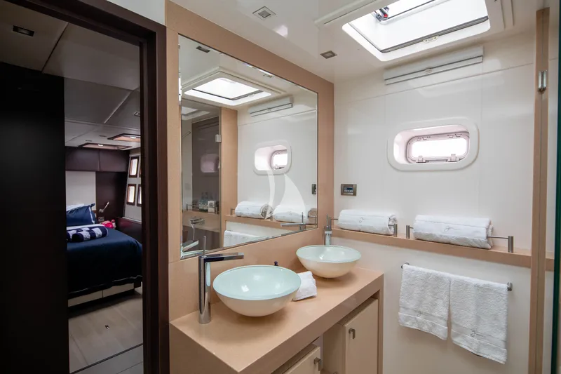S/Y FENG, cabins 3