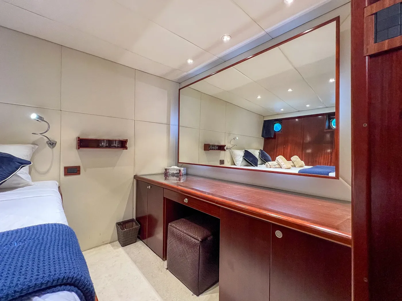 APHRODITE, cabins 1