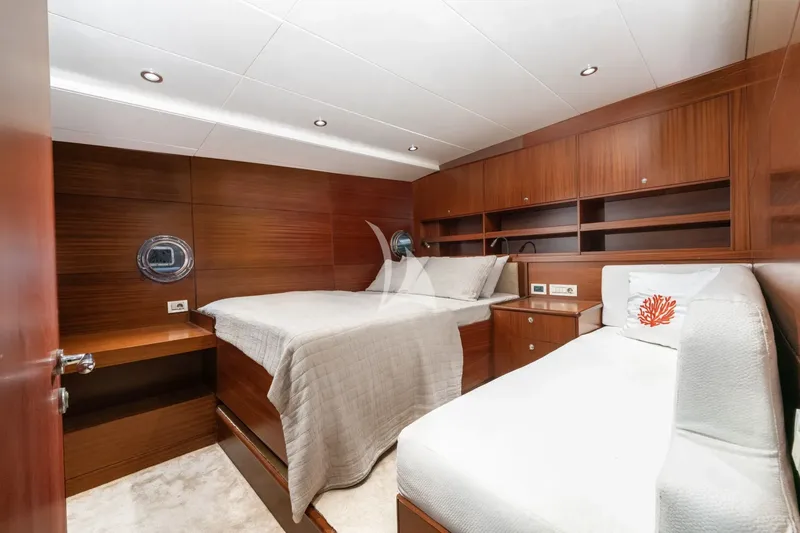 LUCKY YOU, cabins 3