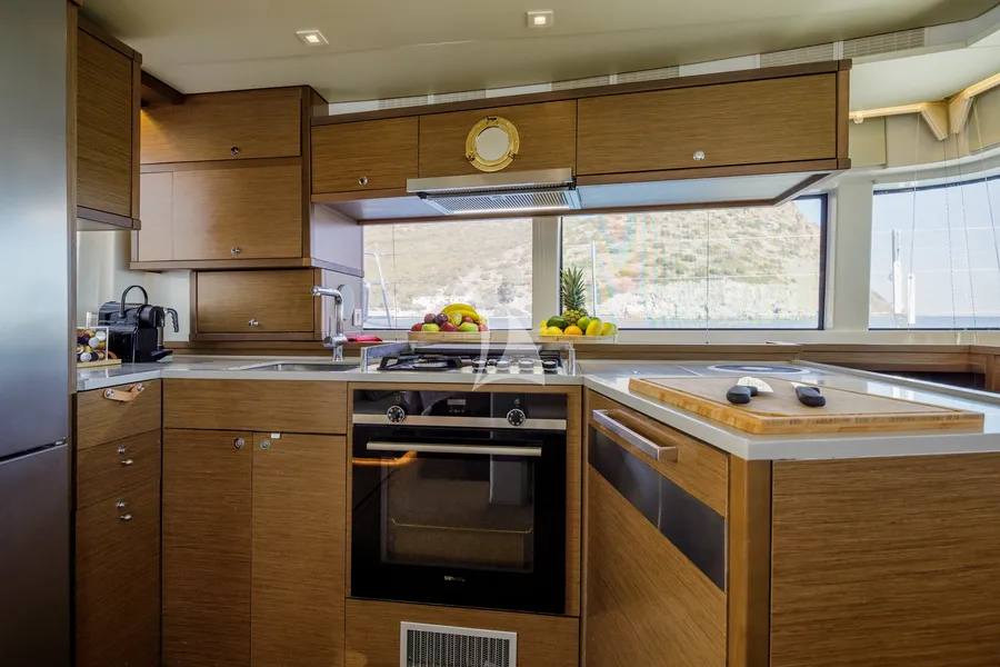 ELVIRA 52, photos 6