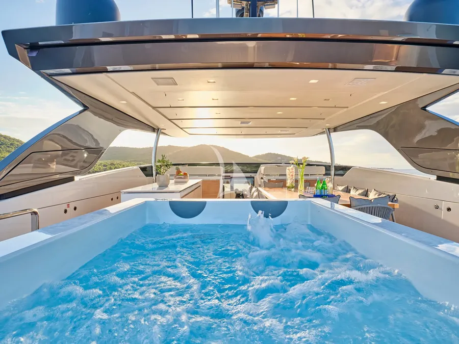 GOLDEN YACHT, photos 2
