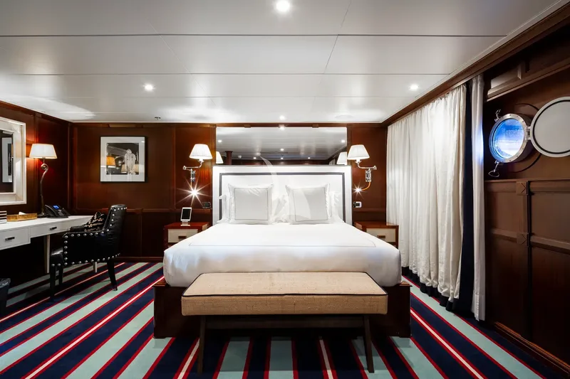 FORCE BLUE, cabins 4