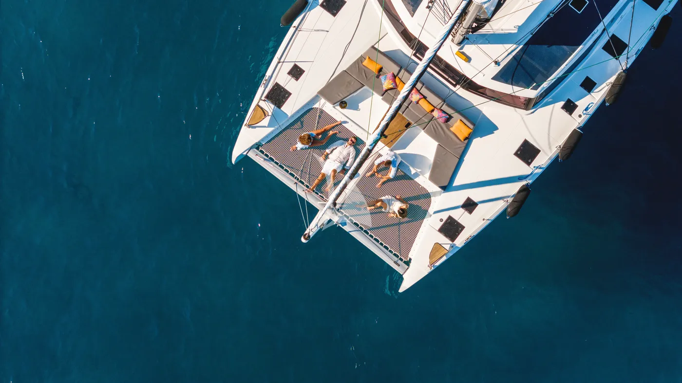 AMANTE, on deck 1