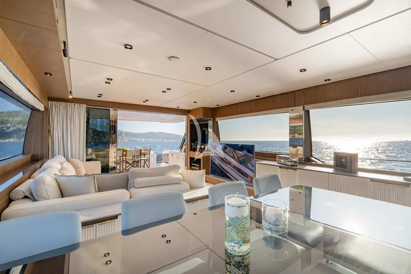 SEA DIAMOND, inside 1