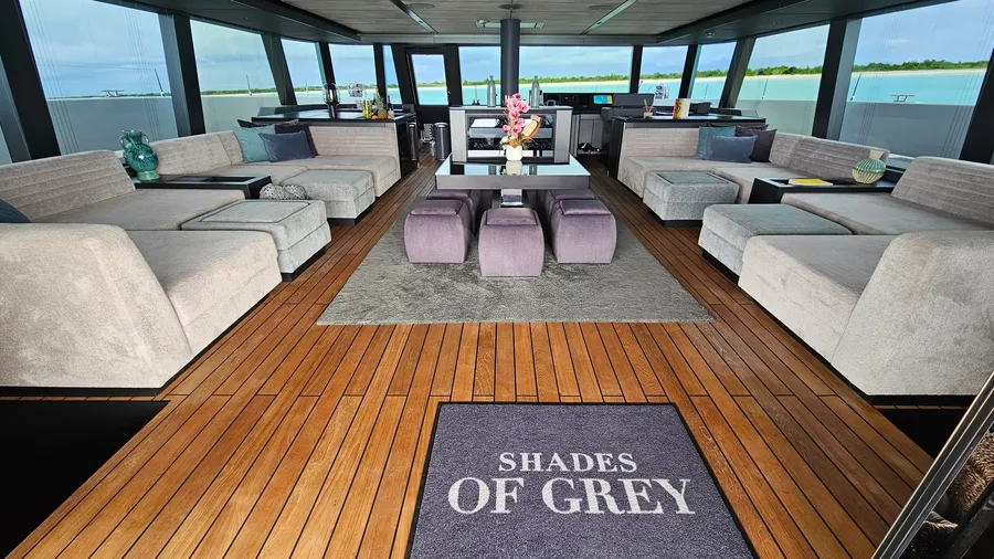 SHADES OF GREY, photos 3